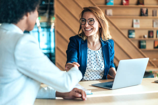Relocate to Canada as an HR manager
